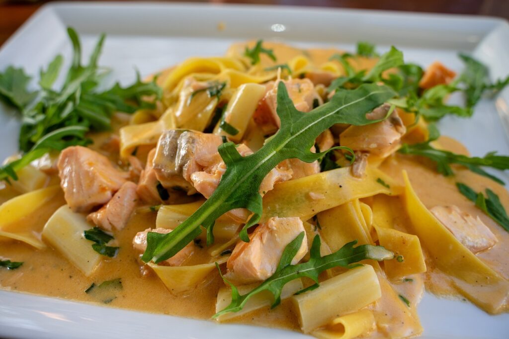 pasta, salmon, asparagus-4144384.jpg